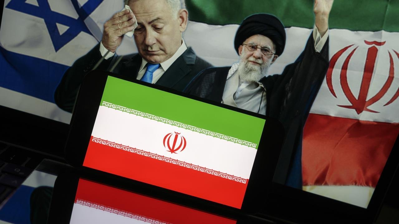 hamaney-netanyahu-iran-bayragi-aa-2373757
