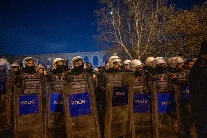 Ankara ve İzmir'de beş günlük gösteri ve yürüyüş yasağı